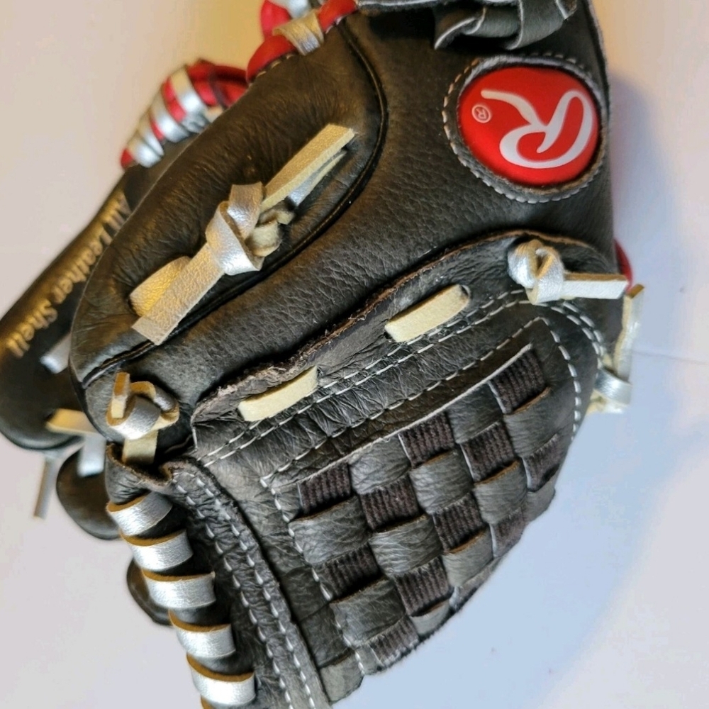 Rawlings Black Glove with Red Trim Kids Glove 9 1/2
